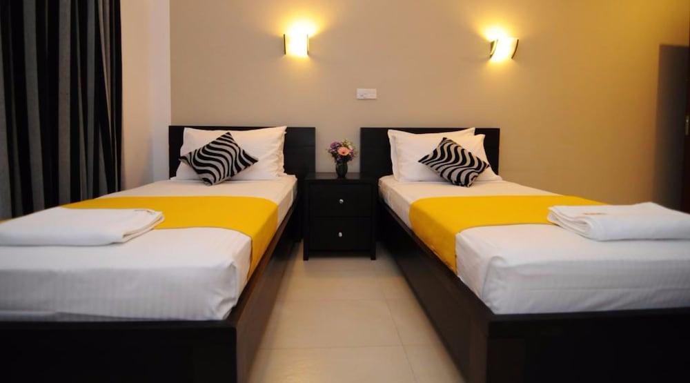 Hotel Shanelo Negombo Esterno foto