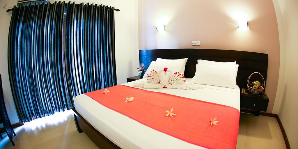 Hotel Shanelo Negombo Esterno foto