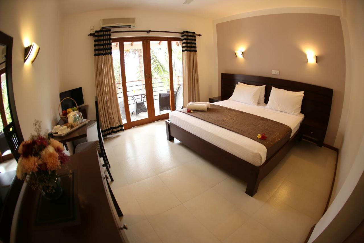 Hotel Shanelo Negombo Esterno foto